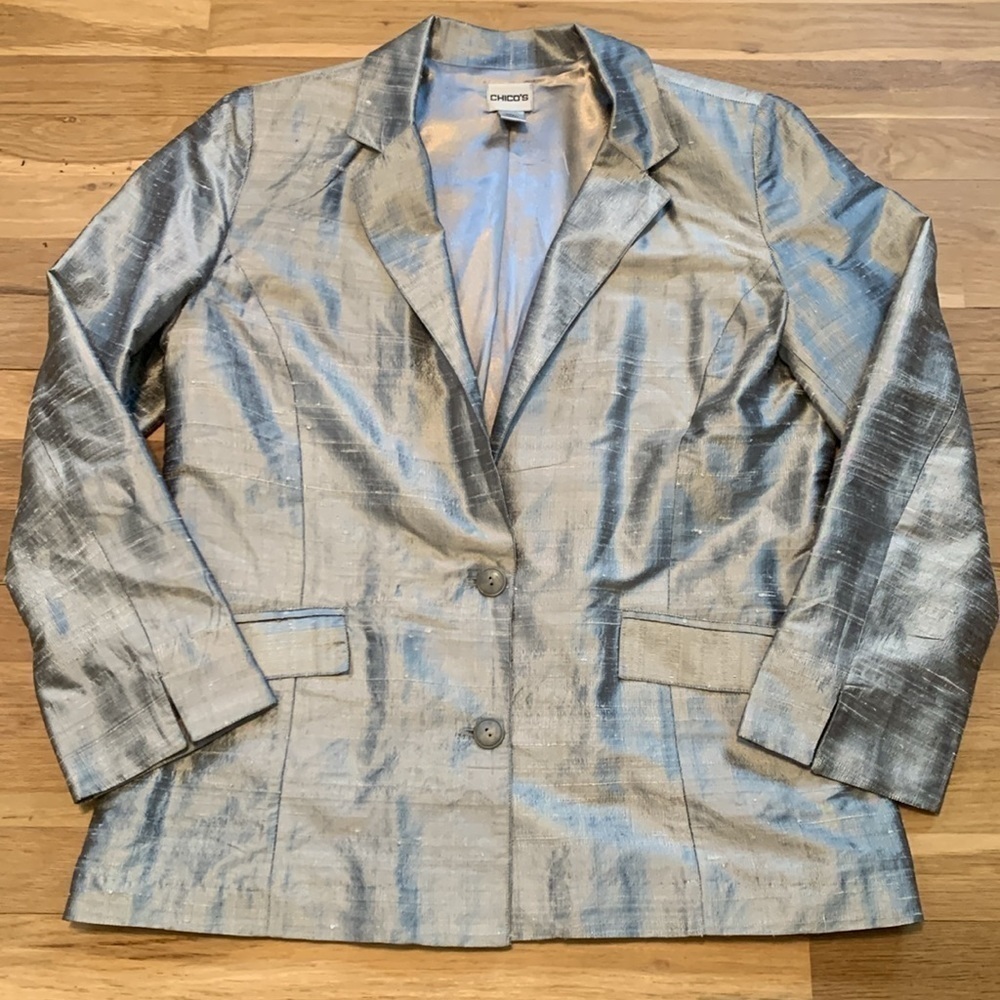 Chico’s 100% Silk 3/4 Sleeve Shiny Silver Blazer Women’s 2